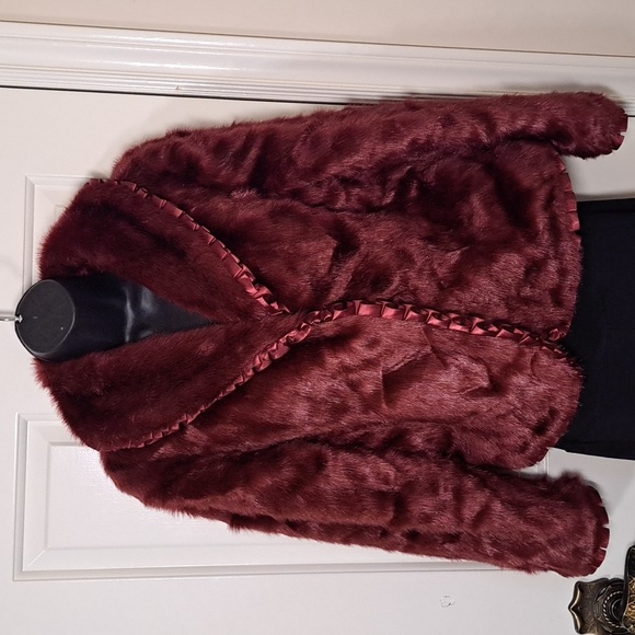 Terry Lewis Classic Luxuries Faux Fur ruffle detail Burgundy Jacket Size XS - Picture 1 of 13